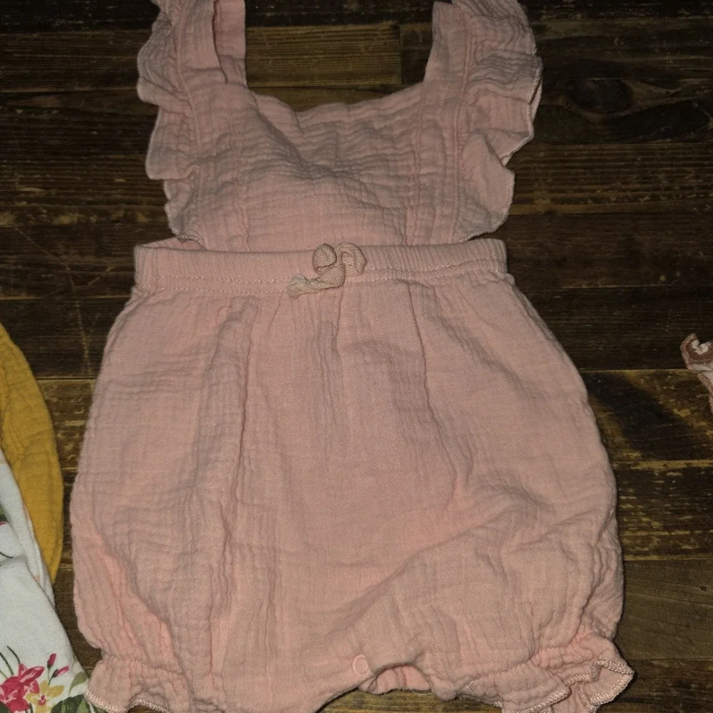 Baby Girl Size 6-9 Mo Lot Of 6 Rompers Jumpers Bubbles Soft Comfy Bundle